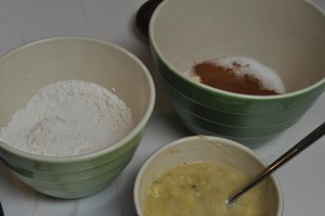 3 mixing bowls